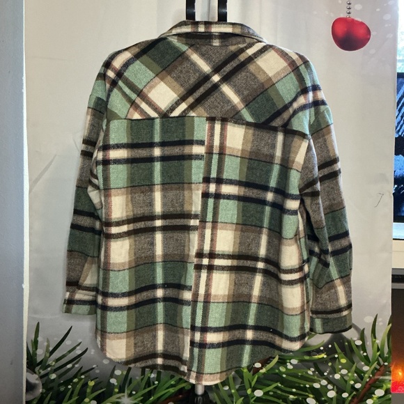 URBAN DAIZY Shacket - Picture 2 of 2